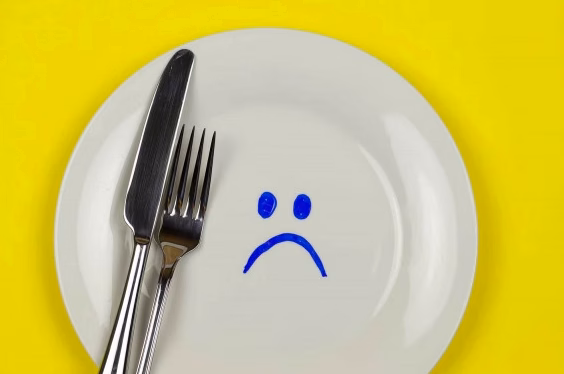 Manger par émotions : quand une mauvaise journée déclenche l&rsquo;alimentation sans faim