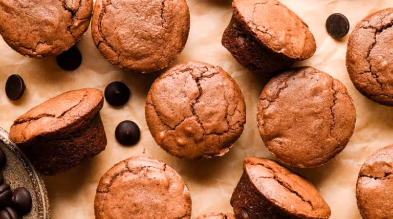 Doux comme un nuage : découvrez ces muffins au chocolat ultra simples à réaliser avec seulement 2 ingrédients